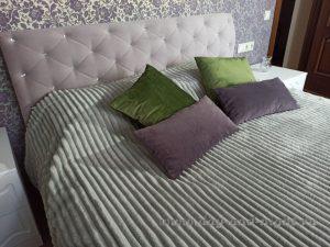 Покрывало на кровать и декоративные подушки крупным планом - pokrivalo_dom.