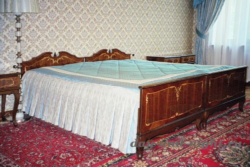 77 стёганое покрывало чехол с оборкой плиссе в гостинице посольства Республики Казахстан в России 77 стёганое покрывало чехол с оборкой плиссе в гостинице посольства Республики Казахстан в России