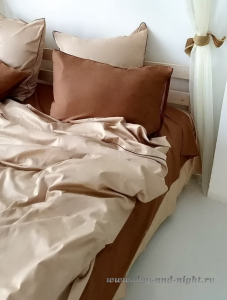 Комбинированное постельное бельё коричневых оттенков в интерьере спальни - postel_korich.