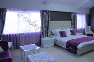 Покрывало саше, шторы и декоративные подушки в свадебном номере гостиницы, г. Краснознаменск - 07.