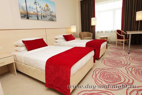 Шторы из негорючего блэкаута, покрывала саше, постельное бельё и декоративные подушки в гостинице Интурист, г. Москва.