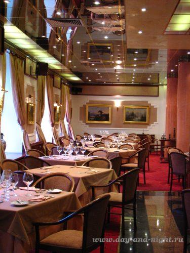 Скатерти с наперонами и шторы в ресторане Массето, дизайн интерьера, г. Москва - 136.