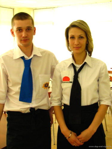 Одежда для персонала в интерьере компании Глобал Кейтеринг. Рубашки с вышивкой, галстуки, фартуки - 214.