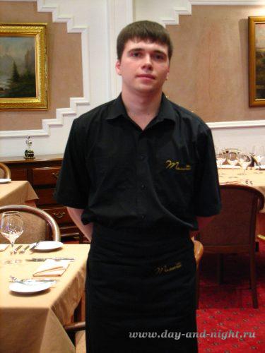 Форма официанта ресторана Массето - 207. Рубашка и фартук с вышивками логотипа.