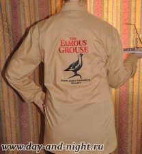 Вышивка логотипа Фэймос Граус на спине рубашки официанта - 11.