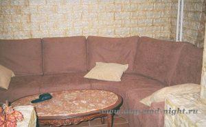 Декоративные подушки и чехол на диван в ресторане На Брудершафт, г. Москва - 2.